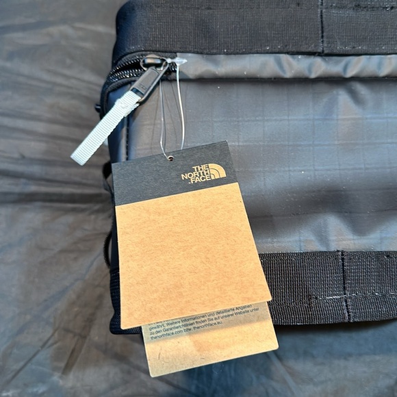 New The North Face Base Camp Voyager Black Lunch Cooler One Size NWT - Picture 6 of 15